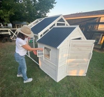 Image showing  Universal Modern Poultry Pen, Large with Nesting & Roosting House Attachment