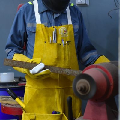 Image showing 5 th Strongarm 7-Pocket Leather Apron 24x36