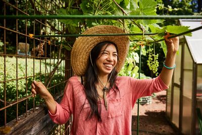 Image showing 6 th C-BITE Tangerine Orange Stake Clips for 7/16 in. diameter stakes, 100 ct.