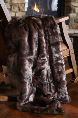 CARSTENS Faux Fur Throw