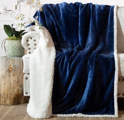 CARSTENS Large Plush Sherpa Throw