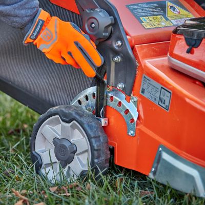 Image showing 5 th Husqvarna W520i 40V Battery Push Mower