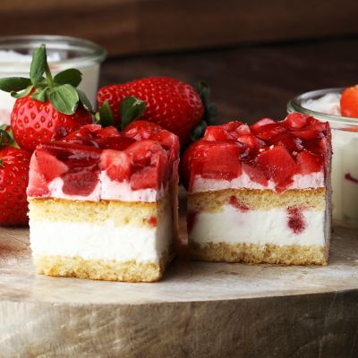 Image showing 3 th Van Zyverden Patio Gardening Strawberry Quinault Kit with Decorative Metal Planter and 10 Roots