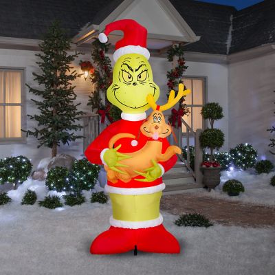Image showing Airblown Grinch Holding Max Giant Scene