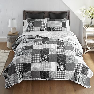 Image showing  Indiana Farmhouse Pieced Cotton Quilt Set