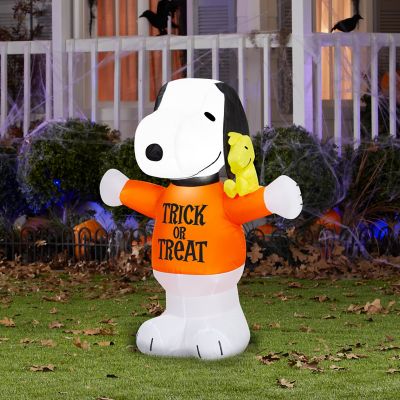 Image showing Airblown-Snoopy in Trick or Treat Shirt with Woodstock