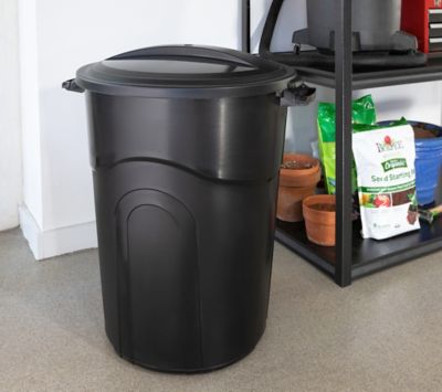 Image showing  32 gal. Injection Molded Trashcan with Lid