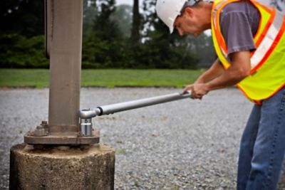 Image showing 5 th GEARWRENCH GearWrench 1 in. Drive Electronic Torque Wrench 150-1000 ft/lbs.