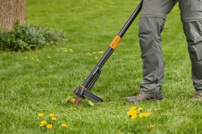 Image showing 6 th Fiskars Deluxe Stand-up Weeder (4-claw)