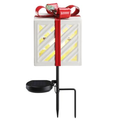 Red Shed 16.5 in. Christmas Gift Solar Stake, White