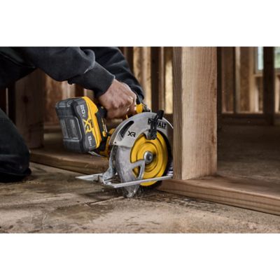 Image showing 3 th DEWALT 20V Max XR Brushless 7-1/4 in. Circular Saw