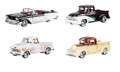 MotorMax 1:24 Kult Klassics Diecast Vehicle