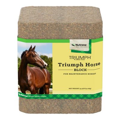 Nutrena Triumph Triumph Horse Block 33.3 lb.