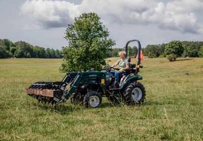 Image showing  Summit TX25H Tractor & Loader w/Grapple Bundle